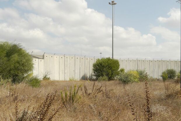 パレスチナ人が越えられない分離壁