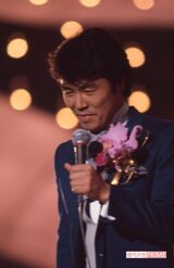 第22回日本レコード大賞で歌う五木ひろし（'80年撮影）写真／週刊女性写真班