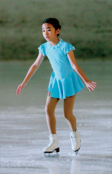 小学校2年生から始めたフィギュアスケート。大会に出場し、連続ジャンプや華麗なステップ、スピンを披露した佳子さま（2004年4月）