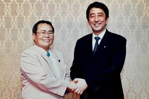 故・安倍晋三元首相にも信頼された。現在でも自民党の重鎮たちと交流があるという