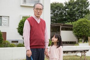 団地の調和を乱す出来事があると寺内の表情は一変。(c)フジテレビ