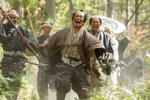 伊賀越えする家康　(C)NHK