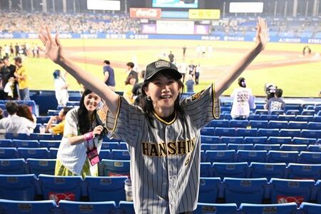 自他共に認める阪神ファンの中江有里さん。この“推し活”が心と身体の元気の源と語る