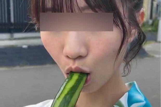 ツイッターで女性ドライバーがきゅうりをくわえる様子を投稿していた三条タクシー（現在はアカウント凍結状態）