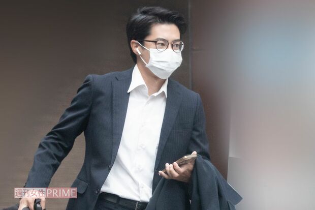 番組では見せないメガネスタイルの井澤健太朗アナウンサー