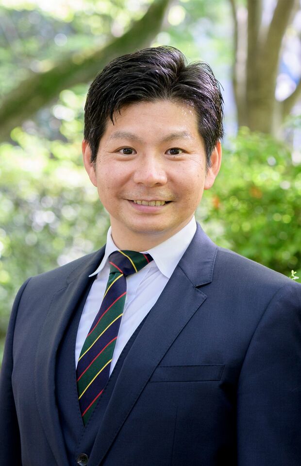 鈴木素邦さん●薬剤師、MBA（経営学修士）。東京大学、慶應義塾大学などで教壇に立つ。現在は、薬局向けコンサルティング事業を立ち上げ、薬局経営をサポートしている。著書に『薬の裏側』（総合法令出版）