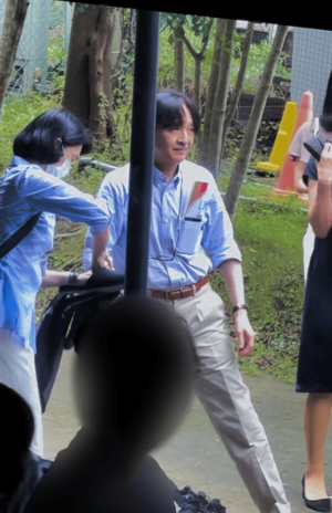 悠仁さまの合唱を鑑賞するため、来校された秋篠宮ご夫妻（9月9日、来場者提供）