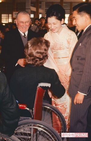 陛下と美智子さまは50年以上前から障害者スポーツに関心を寄せ、陛下は1964パラリンピック東京大会の名誉総裁に