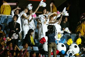 2003年11月、9人でデビューしたNEWSは『バレーボールワールドカップ2003』会場に登場