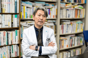 精神科医・松本俊彦さん（撮影／佐藤靖彦）