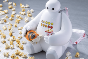 話題になっているベイマックスのポップコーンバケット（公式サイトより）