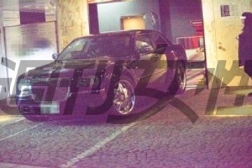  ラブホから出てきた井戸田を見送る女性