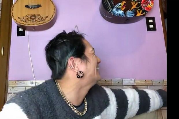 '20年末に生配信する田中聖。田中樹がうっかり登場してしまった場面