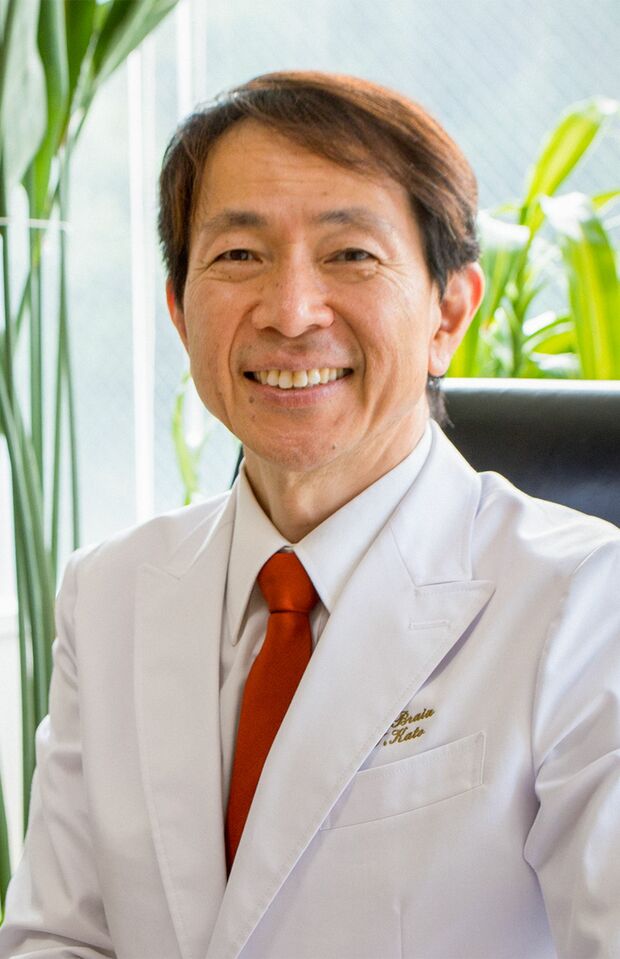 加藤俊徳先生●脳内科医。加藤プラチナクリニック院長。独自開発したMRI脳画像法を用いて、胎児から104歳まで、1万人以上の脳を診断、治療。『すごい左利き』（ダイヤモンド社）など著書も数多い。