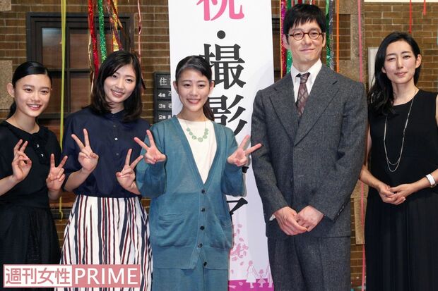 先にアップしていた鞠子役の相楽樹と美子役の杉咲花も駆けつけ、杉咲は涙を流しながら「これからも私のお姉ちゃんでいてください」 撮影/佐藤靖彦