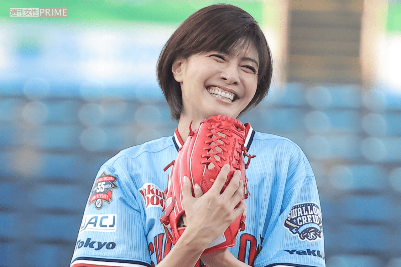 内田有紀の始球式が話題「今何歳なの？美人過ぎる」壇蜜、小島瑠璃子、稲村亜美…セクシーすぎる始球式を振り返る | 週刊女性PRIME