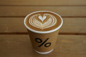 ほっこりなごむハートがかわいい。カフェラテ(450円・ブレンド)