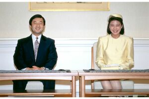 1993年1月、ご婚約会見で輝く笑顔（写真／JMPA）