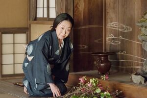 たけから梅へ、2役を演じる梅沢昌代。(c)NHK