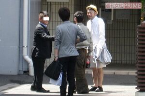 ’10年の誕生日翌朝に元恋人（左）と一緒にいるところをファン2人に声をかけられていた槇原