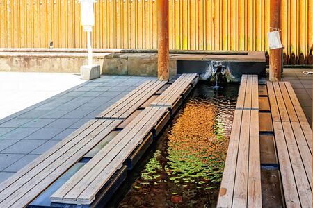 玉造温泉街の中心部にある姫神広場の足湯。エリア内には3つの無料足湯が設置