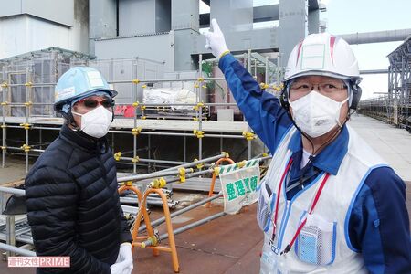 1Fに33回、2Fに10回、計43回、入構している大和田(左)と東電の担当者