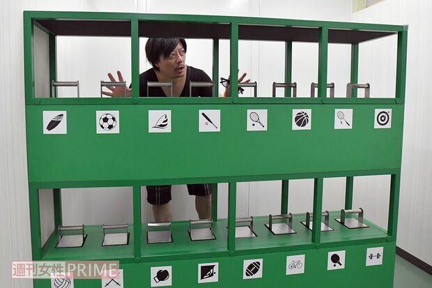 タブレットを駆使しながら進む脱出アトラクション　撮影／渡邉智裕