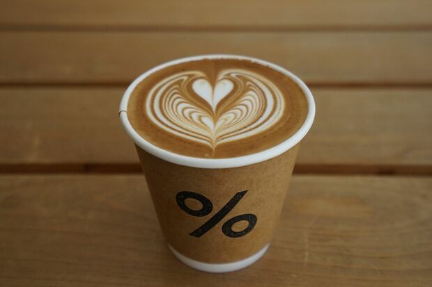 ほっこりなごむハートがかわいい。カフェラテ（450円・ブレンド）