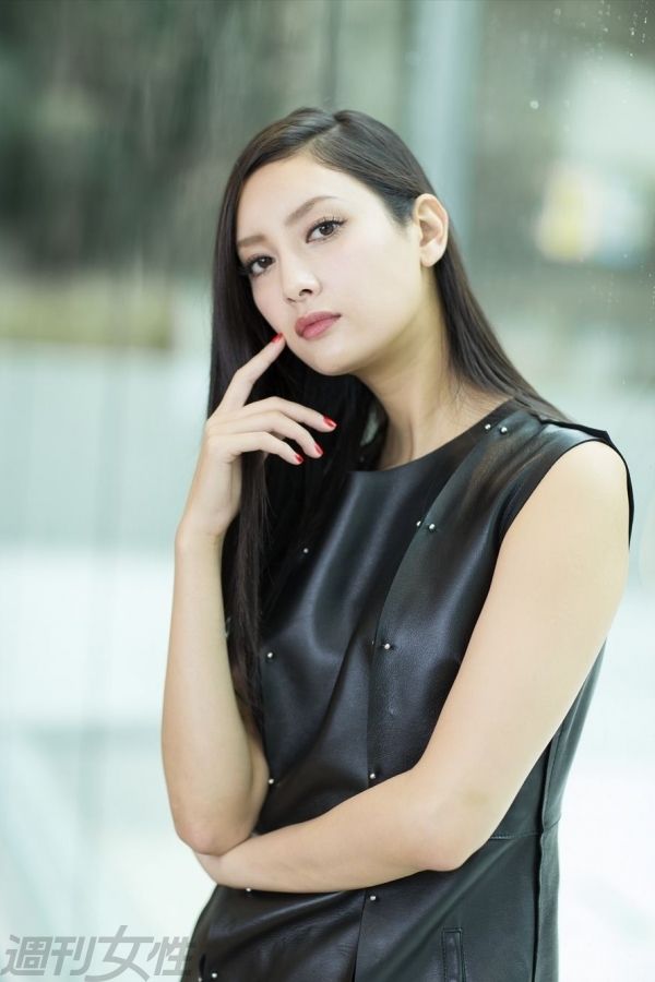  1988年10月28日生まれ。埼玉県出身。身長172cm。ドラマ『サイレーン刑事×彼女×完全悪女』（フジテレビ系）に出演中のほか、来年は『さらば あぶない刑事』（1月30日公開）にも出演予定