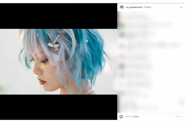楽曲『イニミニマイニモ』では青髪を披露（本人インスタグラムより）
