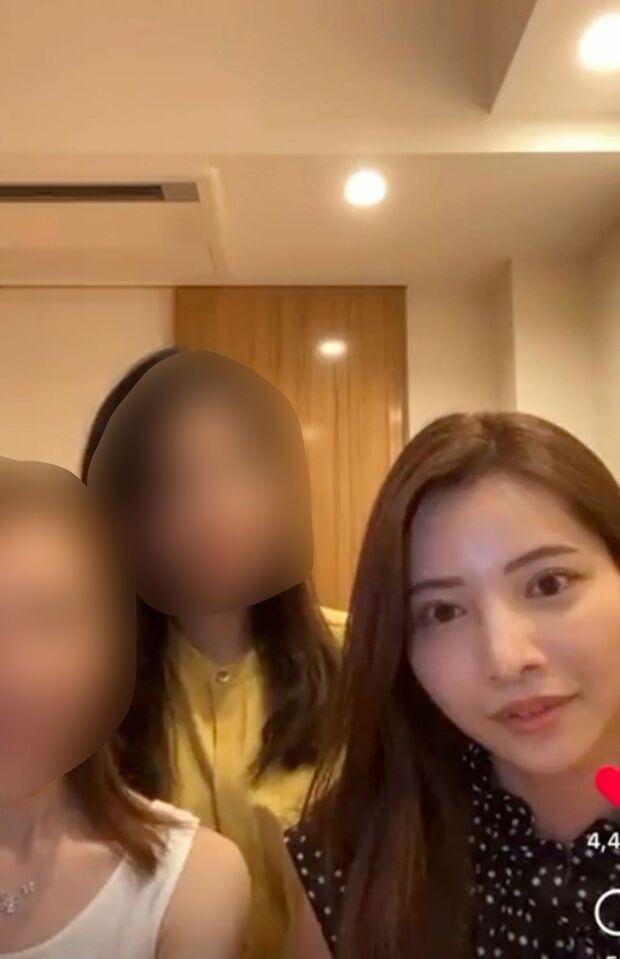 ≪（距離感が）近すぎるとね……ねえ？≫とインスタライブで意味深発言する尾崎美紀（右）