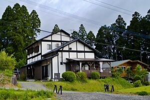 田舎ではいまだに鍵をかけずに出かける人も少なくはない。気温もちょうどいい秋でも窓を開けっぱなしは避けたい ※写真はイメージです