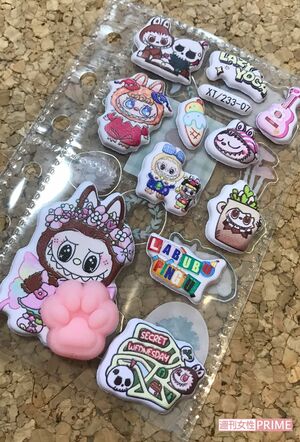 ラブブ販売元が「偽物」「有害物質が含まれている可能性も…」と指摘、世に出回っているラブブのイラストシール