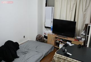 部屋のどこで首つりしたかまでは教えてくれなかった、と松原。自殺した前住人のさまざまな痕跡が残る中、彼は住んでいる