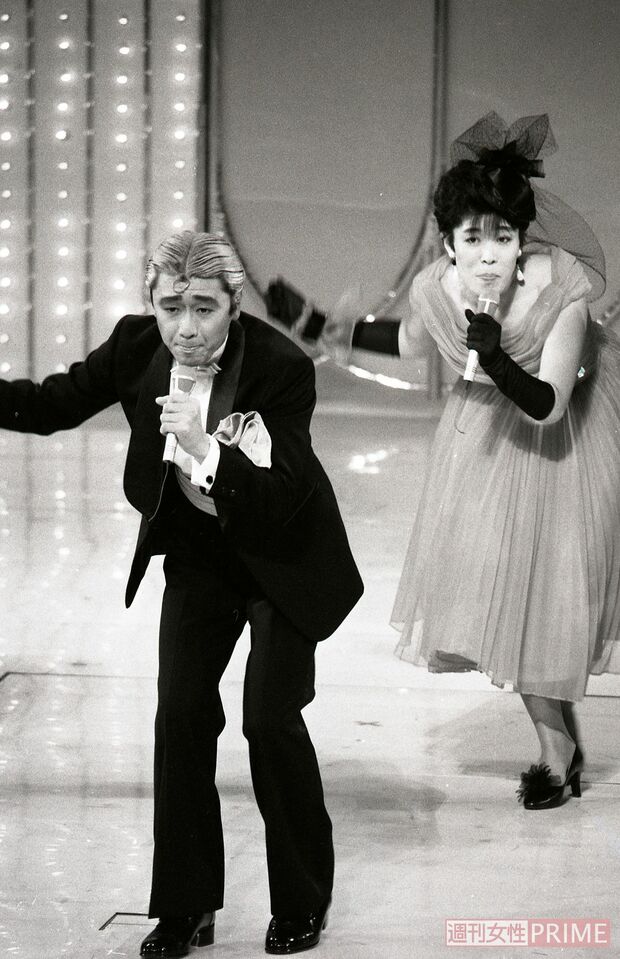 '83年『紅白』ではメンバーが演奏せずに、『東京シャッフル』をミュージカルのように歌い踊った。まさに人を喜ばすエンターテイナー！