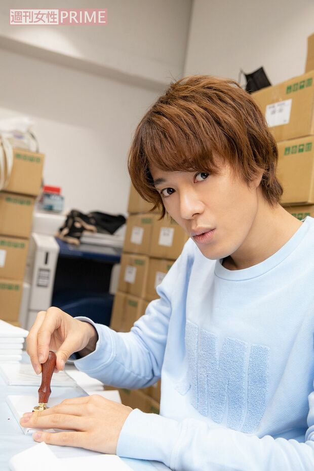  1枚、1枚、思いを込めて手作業にこだわりましたよ～　撮影／矢島泰輔