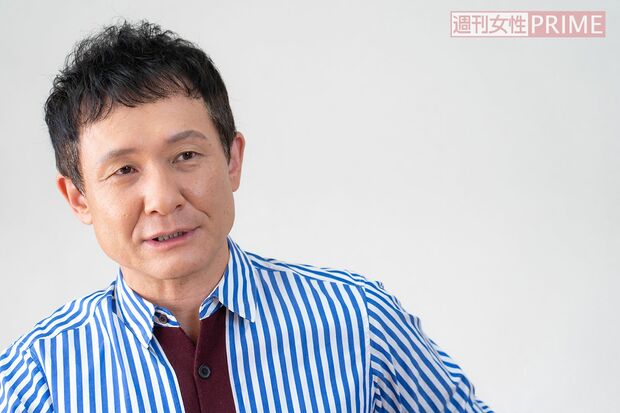 インタビューに答える木下ほうか　撮影／佐藤靖彦