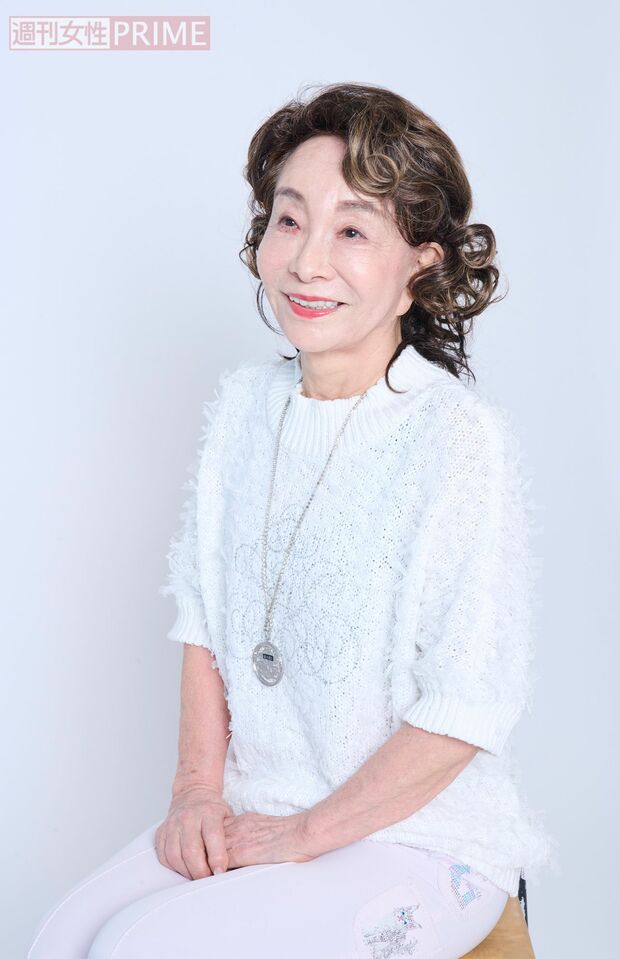 高岡邦子さん●1943年生まれ、東京都出身。内科医師。元高岡クリニック院長。人工股関節の手術を経験後、79歳で「ミセスユニバースジャパン2022」に出場し、5位入賞。現在はシニアモデルとしてCMやテレビに出演。 撮影/山田智絵