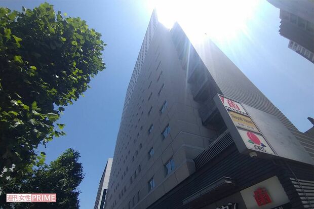 事件現場となった東京都新宿区の高層マンション