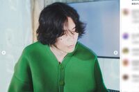 「米津玄師どうした?」三つ編みおさげでギャルピース…、NHK朝ドラ『虎に翼』の主題歌『さよーならまたい…