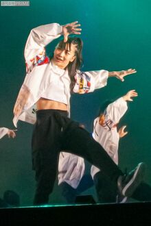 ダンススクールの発表会で“美腹筋”を解放された佳子さま