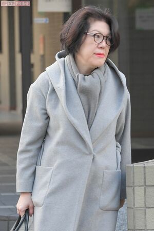 小室さんが渡米してからほとんど姿を現していない母親の佳代さん。借金トラブルも進展なし