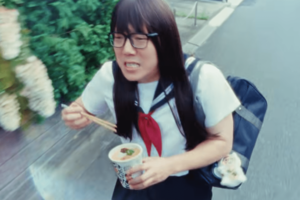 「セーラー服が似合う」YouTubeでセーラー服姿を披露したヒカキン(公式YouTubeより)