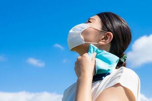 マスクでさらに湧き出す顔汗と頭汗……。
