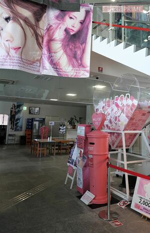 引退コンサートが行われた沖縄県宜野湾市には、安室奈美恵の記念ポストが設置中