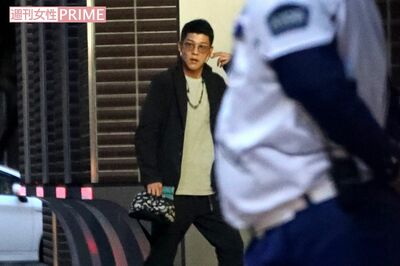 駿河は“二世”を感じさせないワイルドな私服姿