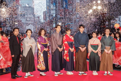 坂口の出世作となった映画『ちはやふる』の舞台挨拶にはまだ坂口はいない。だが、同作の「ヒョロ」役がその後の運命を変える出会いとなった