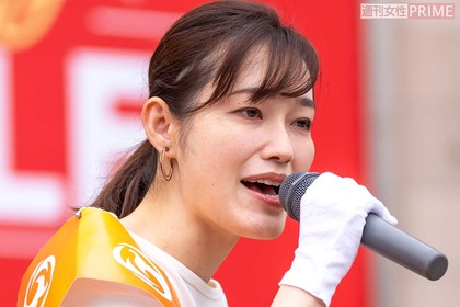 北千住駅前で街頭演説を行う参政党「さや」氏(7月12日)