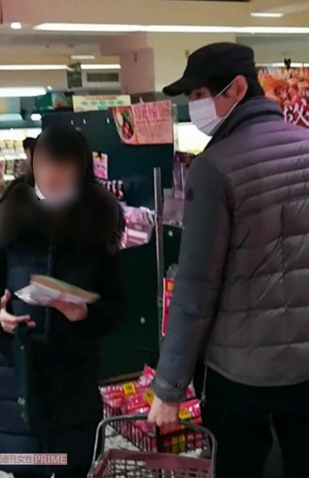 結婚する前の古川雄輝とお相手の一般女性。スーパーでは完全に女性が主導権を握っていたようだ