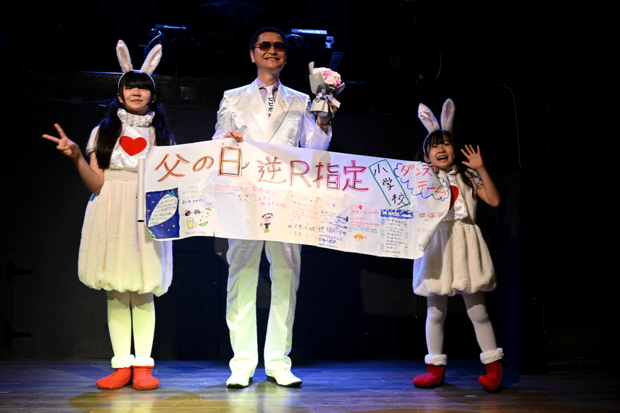 鼠先輩、東京・六本木で新曲のデジタルリリース記念イベントの様子